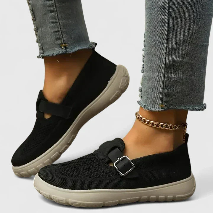 Ballerine slip-on donna comode ed eleganti con fibbia regolabile. Scarpe basse piatte casual per moda quotidiana.