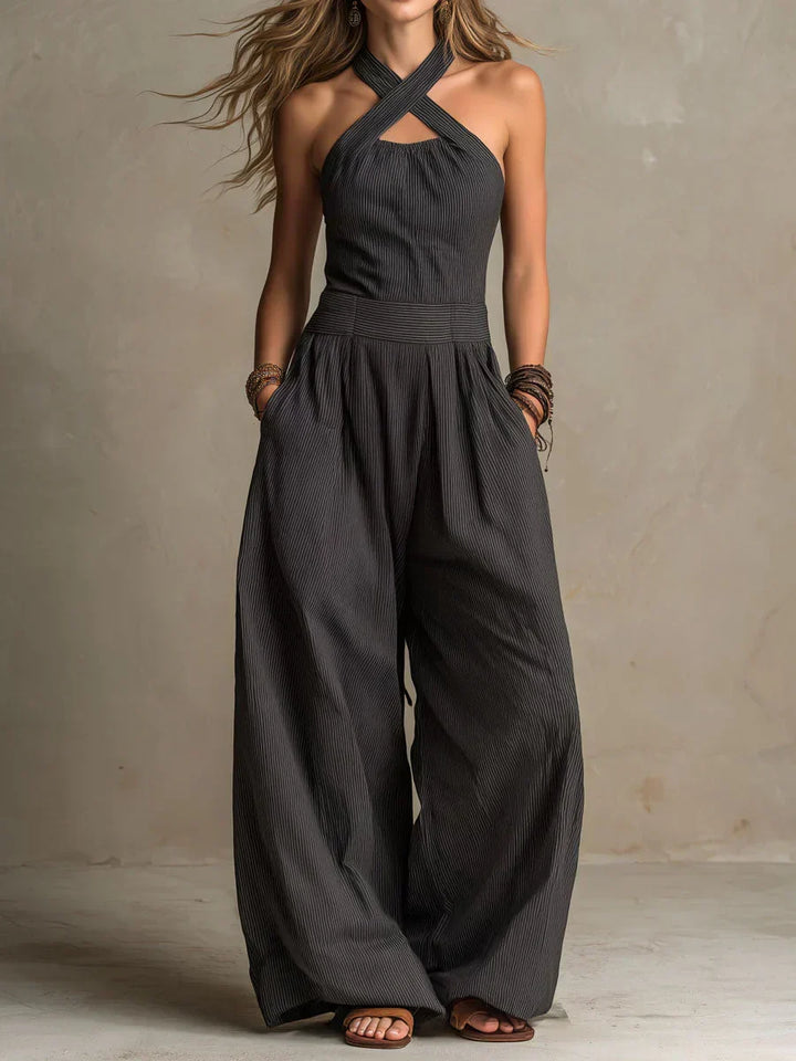 Moderna tuta elegante da donna con scollo all'americana, taglio a gamba larga per massimo comfort e stile.