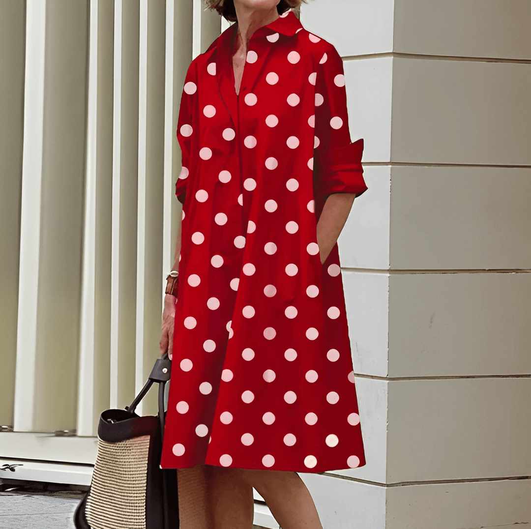 Abito donna comodo e stiloso, un shirtdress con colletto risvoltato, perfetto per la moda primavera estate. Vestito elegante.