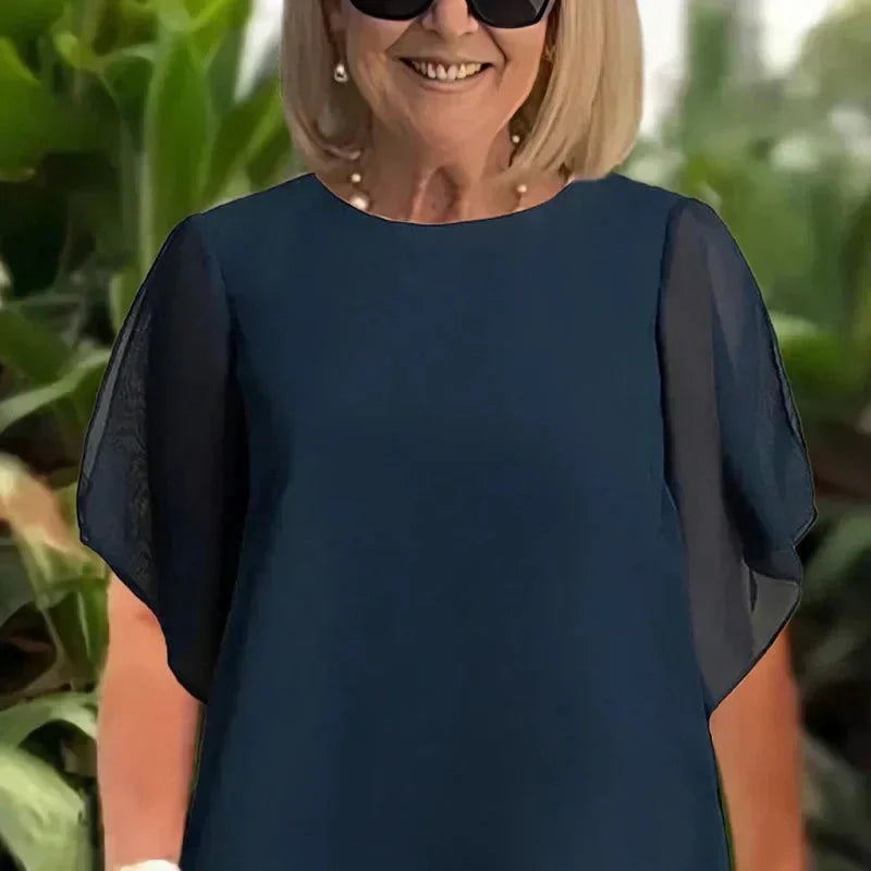 Completo donna in due pezzi: top drappeggiato e pantaloni palazzo a vestibilità fluida, per eleganza moderna.