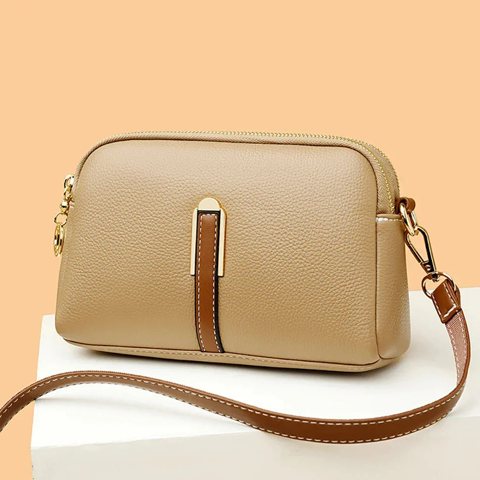 Elegante borsa a tracolla rossa in vera pelle da donna. Borsetta piccola, perfetta per un tocco di colore.