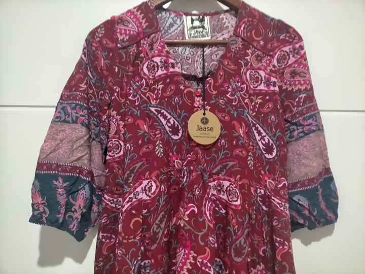 Abito casual midi stampato, comfort e stile per la moda donna estiva.