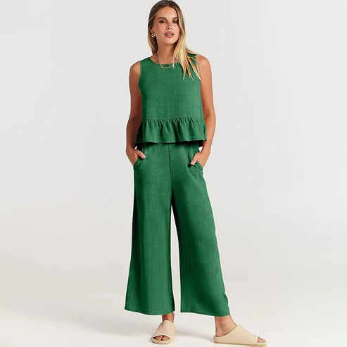 Completo donna estivo due pezzi senza maniche, stile casual. Ideale per primavera estate, outfit confortevole e stiloso.