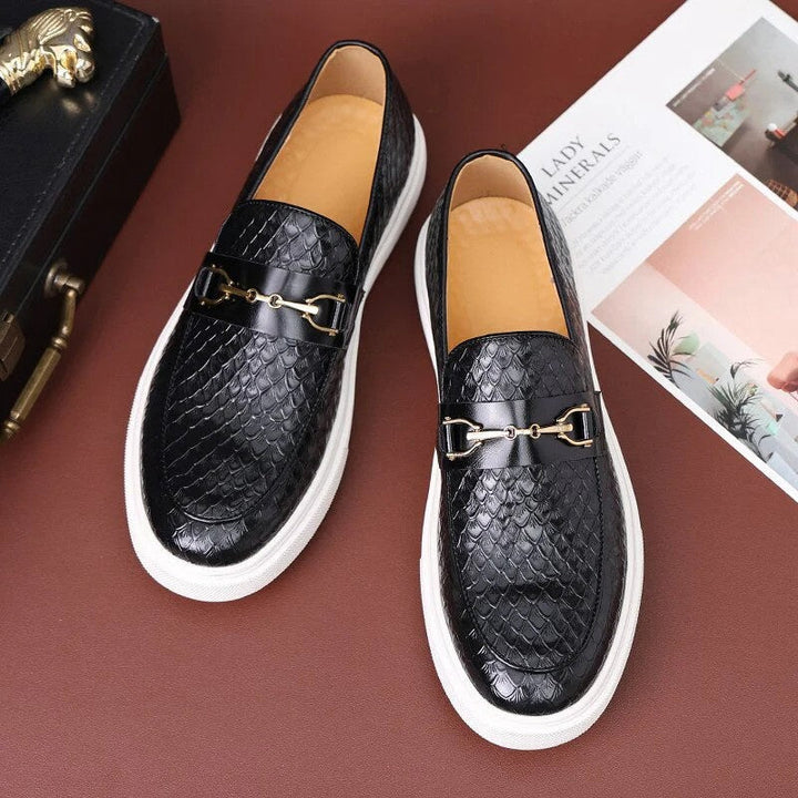 Scarpa uomo estiva elegante color oliva, con suola resistente, ideale per tempo libero e look fashion primavera estate.
