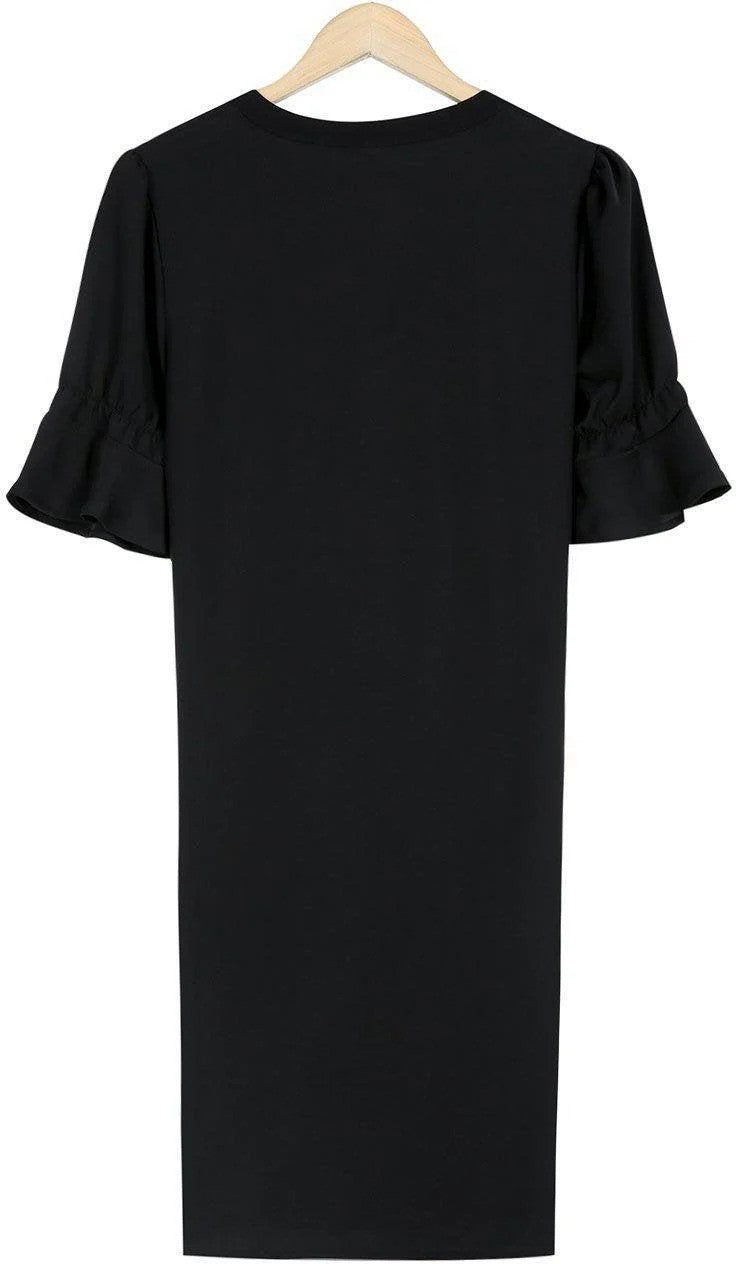 Vista frontale abito donna nero midi elegante, stile shift. Vestito autunnale versatile, classico e alla moda.