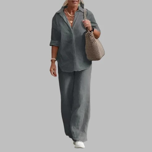 Outfit estivo donna due pezzi, ampio e arioso, versatile per un look casual o da spiaggia.