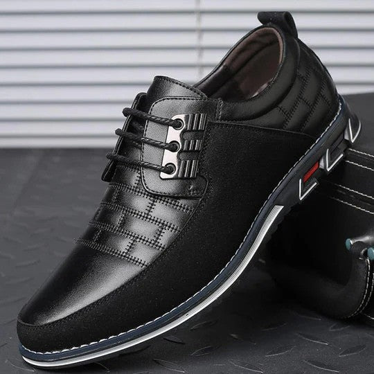 Dettaglio scarpe classiche uomo in pelle di alta qualità. Calzature oxford eleganti per un look sofisticato.