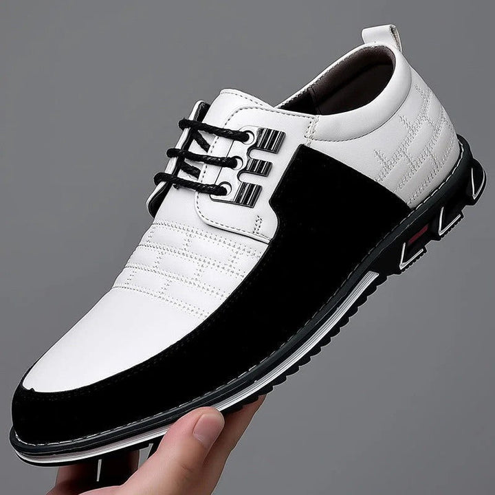 Moderne scarpe oxford uomo bianche. Calzature classiche versatili per eleganza maschile con comfort.