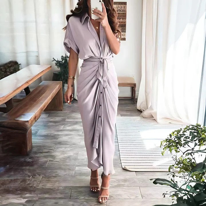 Abito fluttuante estivo da donna, stile casual elegante, perfetto per spiaggia e vacanze.