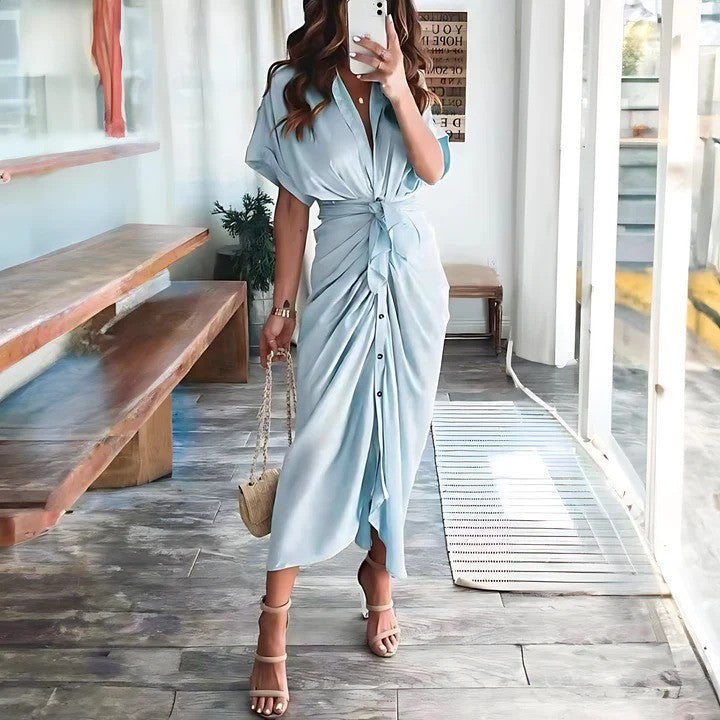 Abito lungo estivo da donna, vestibilità fluttuante, perfetto per l'eleganza casual.