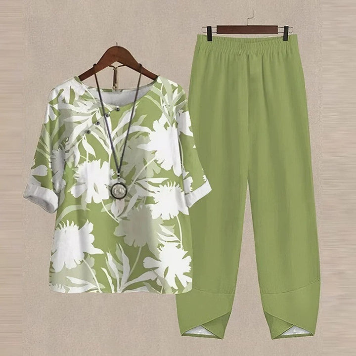 Set due pezzi donna con vivace stampa floreale vintage. Completo chic per un look elegante o casual, perfetto con fiori.