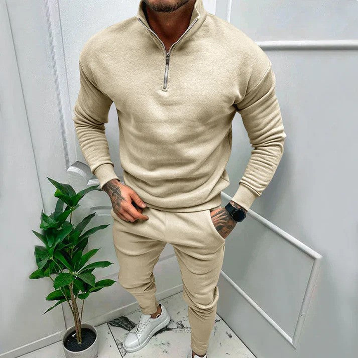 Pantaloni sportivi uomo, parte del set tuta athleisure, ideali per comfort e stile nel tempo libero.