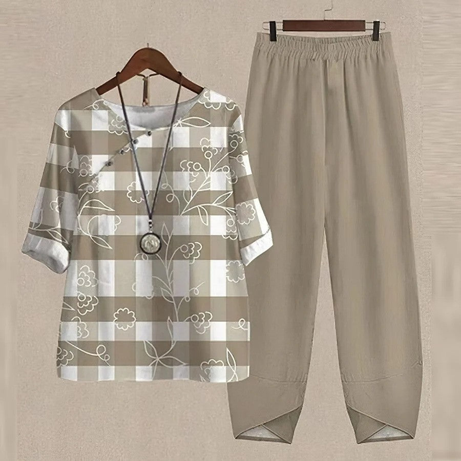 Completo floreale vintage due pezzi da donna. Abbigliamento comodo ed elegante con stampa fiori, perfetto per look casual.
