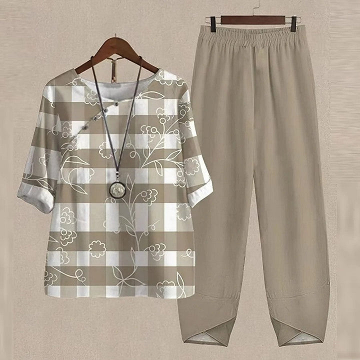 Completo floreale vintage due pezzi da donna. Abbigliamento comodo ed elegante con stampa fiori, perfetto per look casual.