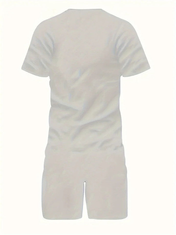 Outfit estivo uomo, T-shirt e shorts abbinati. Abbigliamento casual, fresco e comodo per ogni occasione estiva.