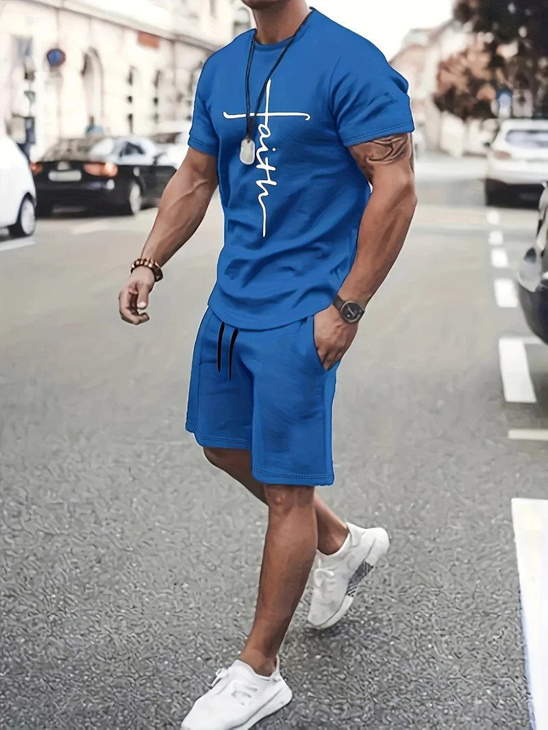 Abbigliamento estivo casual da uomo: T-shirt morbida e pantaloncini confortevoli. Perfetto per un look rilassato.