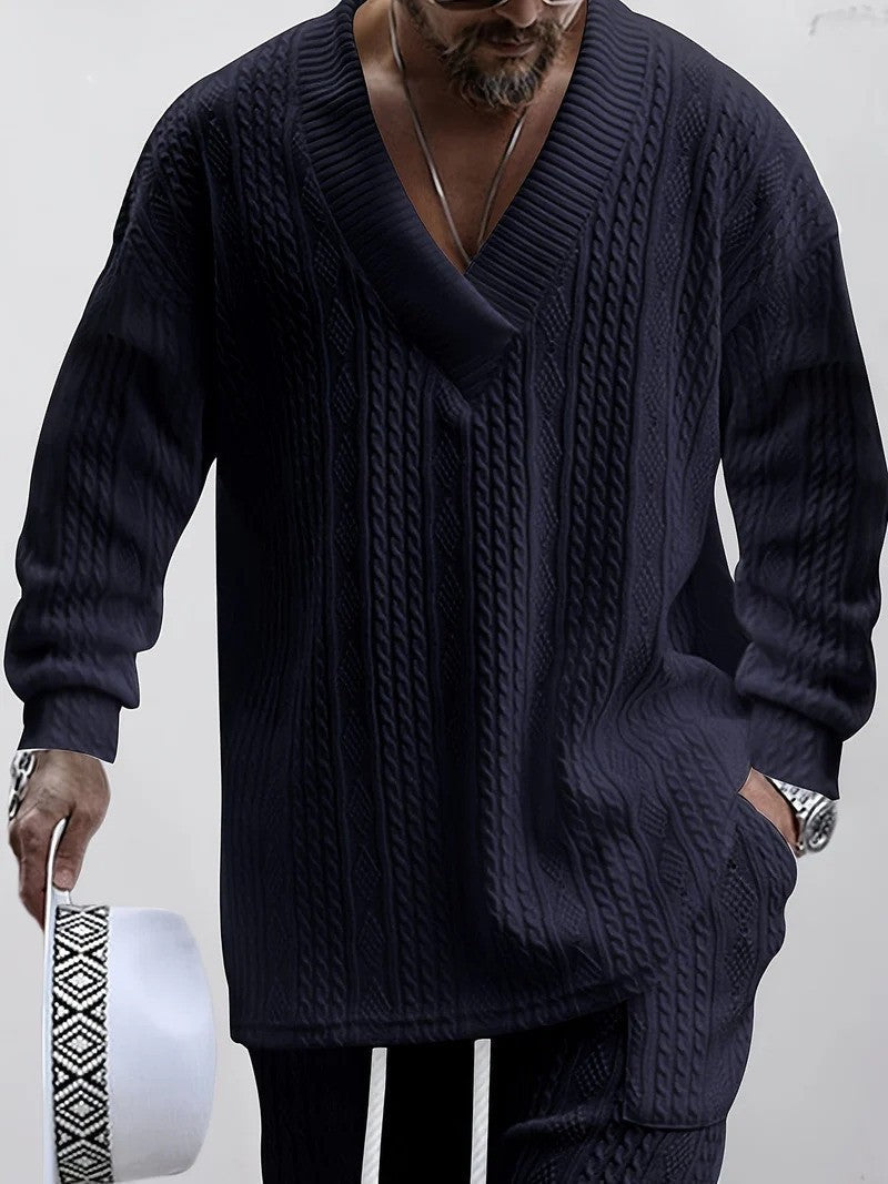 Moda autunnale: set maglia donna per comfort e stile. Completo casual con pullover e pantaloncini per il tempo libero.