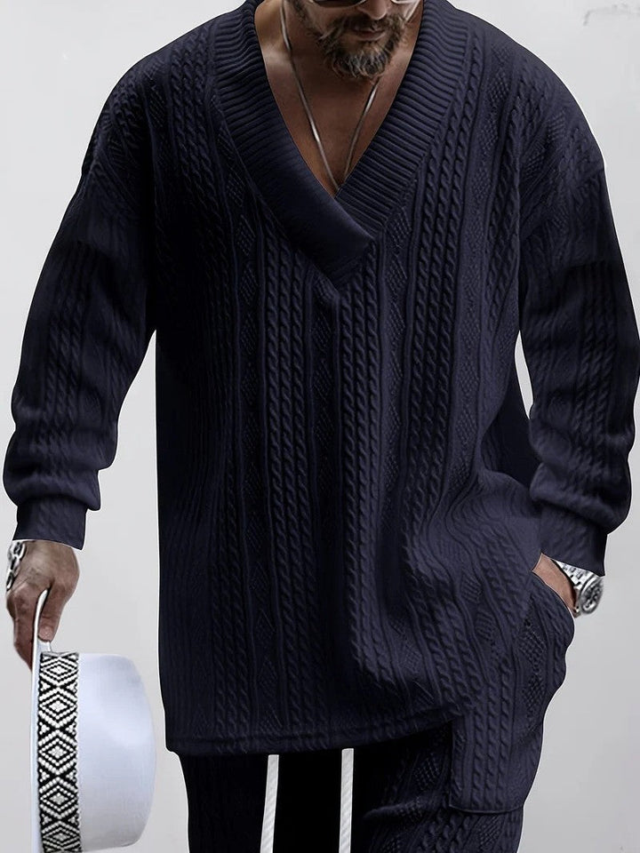 Moda autunnale: set maglia donna per comfort e stile. Completo casual con pullover e pantaloncini per il tempo libero.