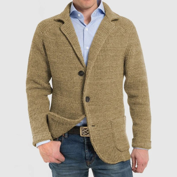 Giacca uomo autunnale con tasche funzionali e maniche lunghe, ideale per uno stile smart casual.