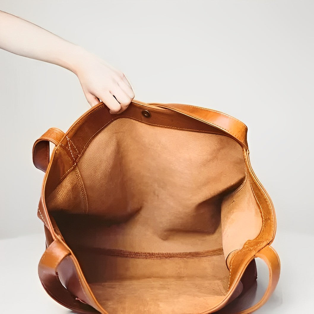 Accessorio moda: borsa a tracolla donna in pelle retrò, stile elegante e senza tempo, perfetta per il quotidiano.