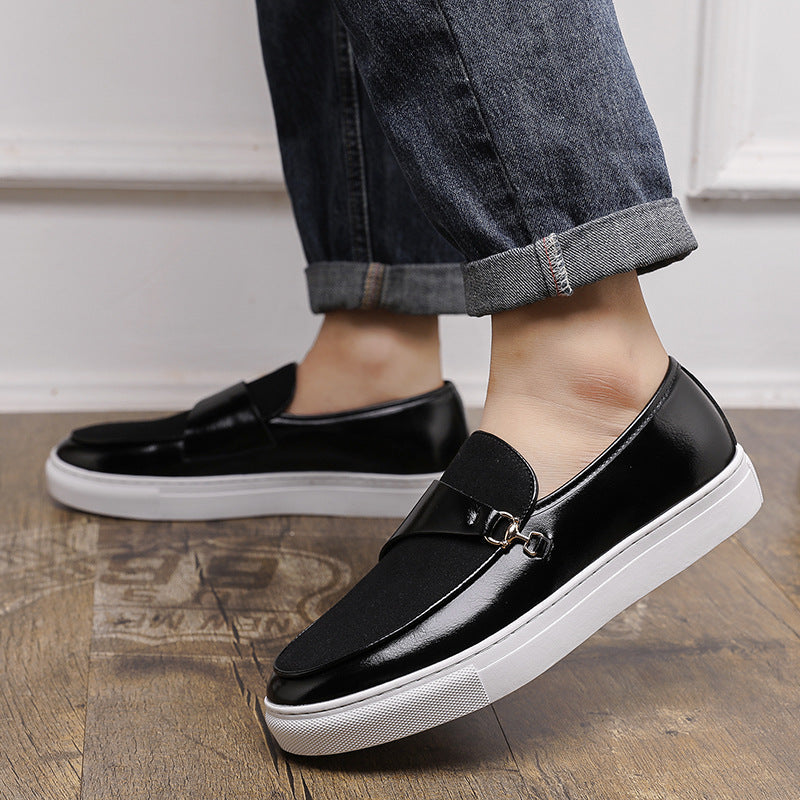 Sandali uomo marroni con tacco alto per un tocco di moda estiva. Design con cinturino per comfort ed eleganza.
