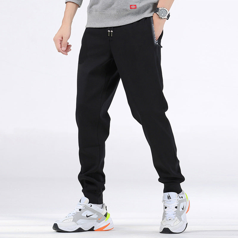 Pantaloni casual uomo neri a gamba dritta, perfetti per l'inverno. Offrono calore, comfort e stile per ogni giorno.