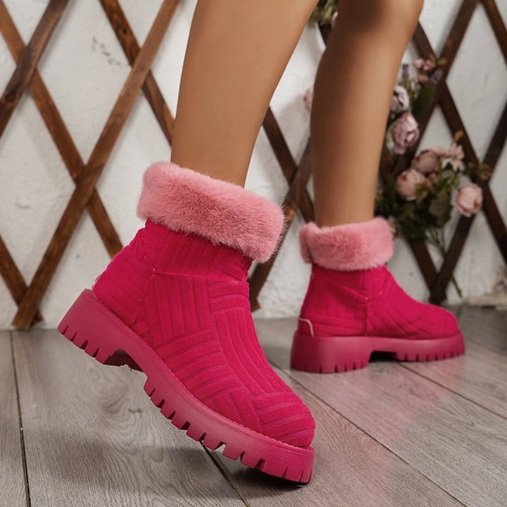 Stivaletti donna invernali di moda, disponibili in verde e rosa rosso. Calzature comode alla caviglia per ogni look.
