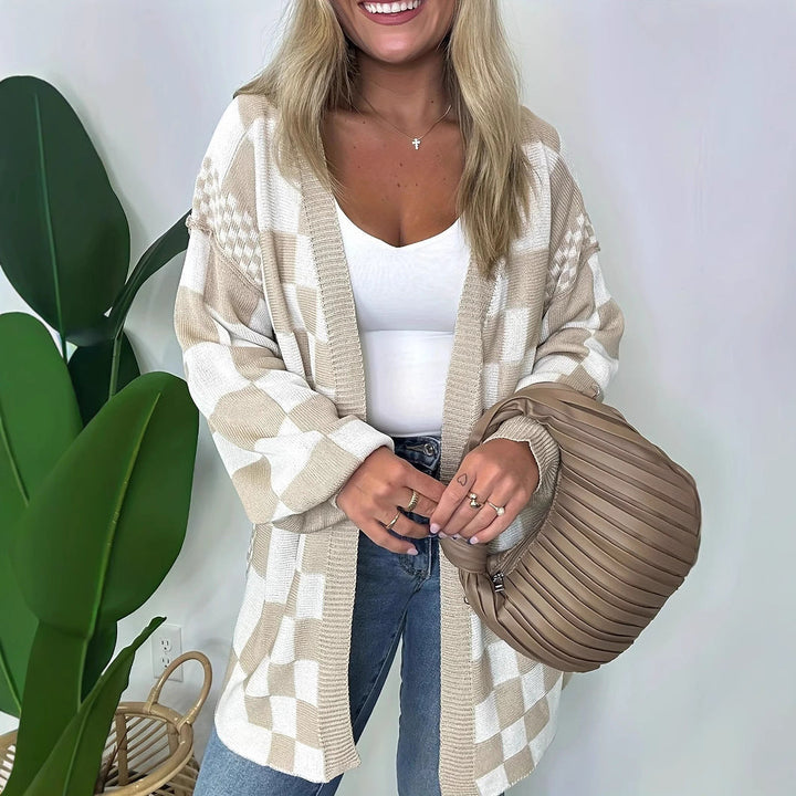 Cardigan lungo donna, fantasia a quadri a contrasto. Elegante e casual, in tendenza moda beige rosato.