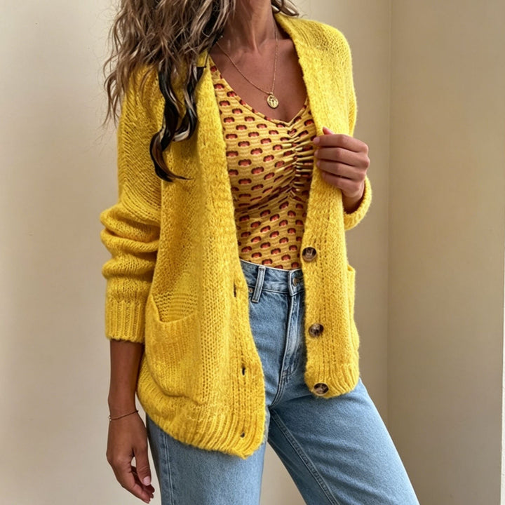 Cardigan donna oversize morbido e comodo, con stile casual per abbinamenti versatili in moda e abbigliamento quotidiano.