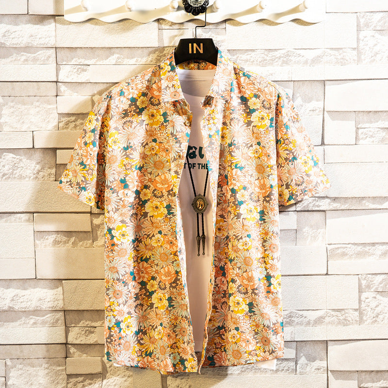 Camicia floreale da uomo slim fit, a maniche corte, per abbigliamento casual estivo e look alla moda.