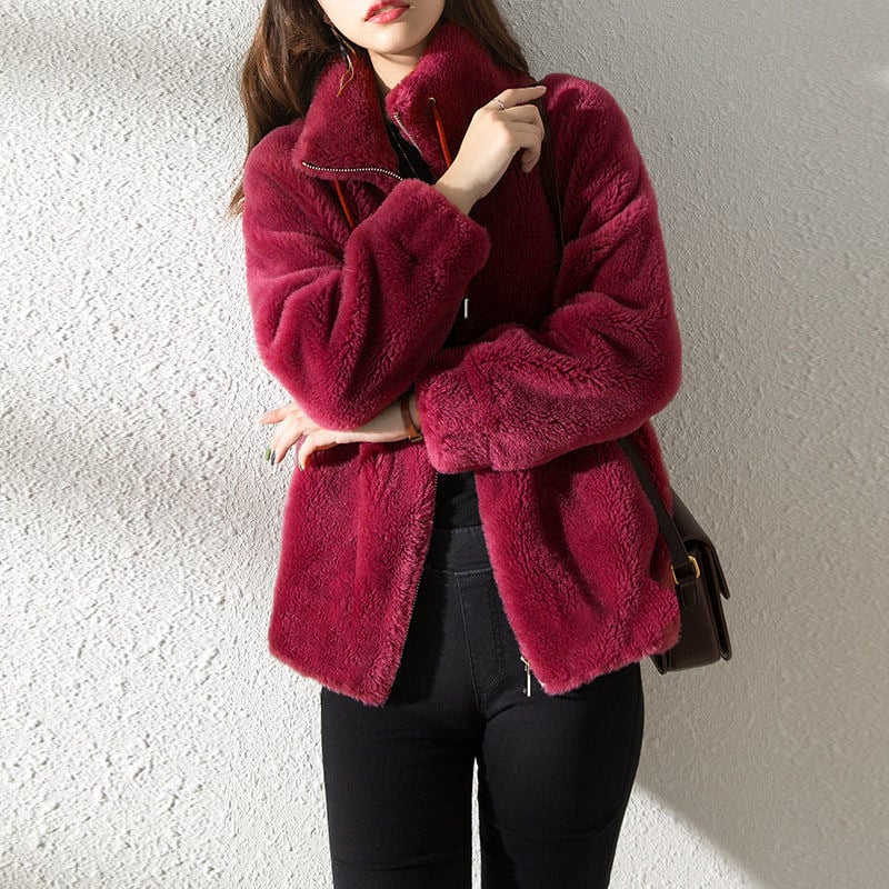 Giacca invernale da donna per il massimo comfort. In pile morbido e caldo, design avvolgente ed elegante.