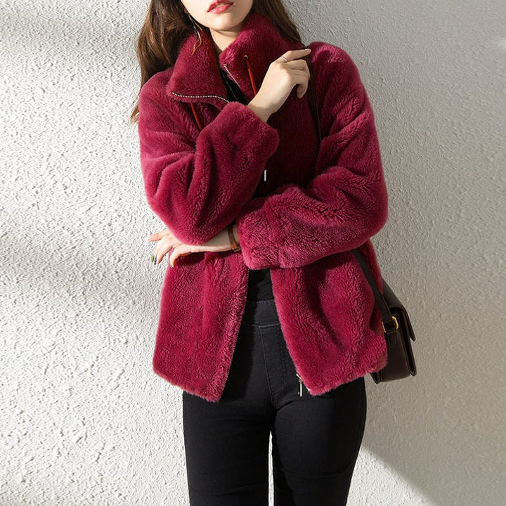 Giacca invernale da donna per il massimo comfort. In pile morbido e caldo, design avvolgente ed elegante.