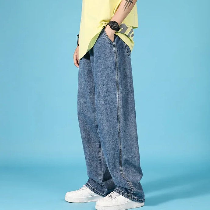 Jeans uomo streetwear, loose fit, vita media, ideali per look casual versatili.