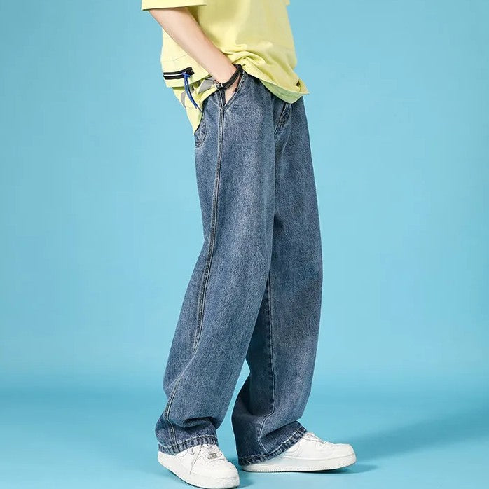 Jeans uomo con zip, gamba dritta e vestibilità comoda, per un look streetwear autentico.