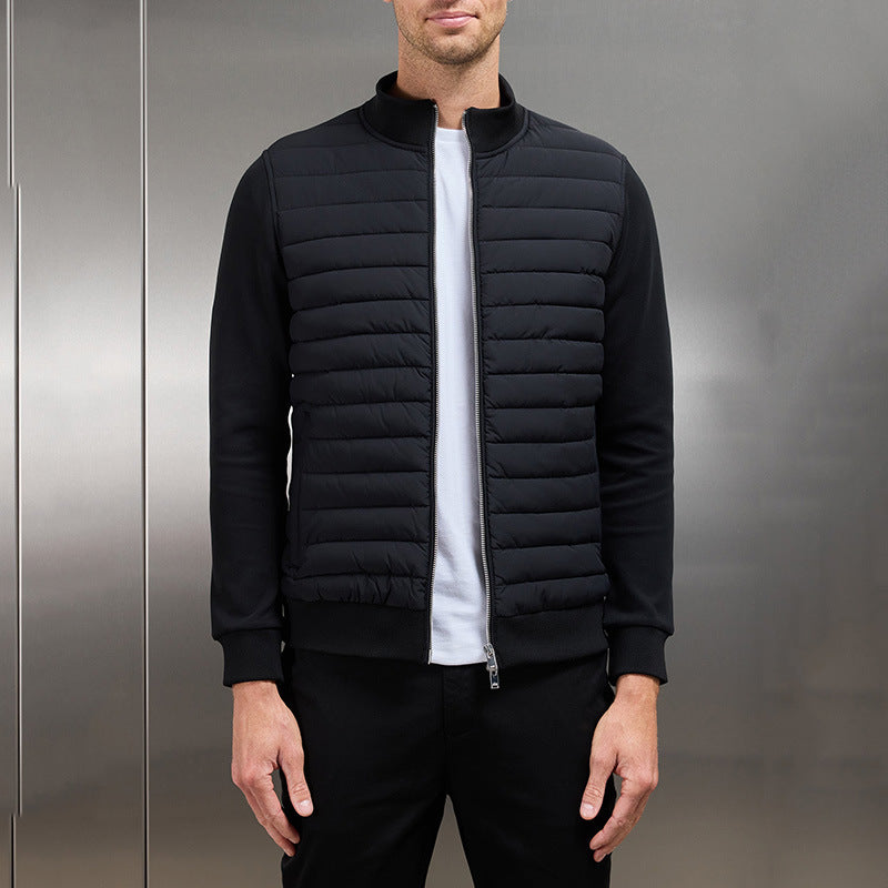 Giacca bomber uomo nera leggera con collo alto. Perfetta per la mezzastagione e look versatili e moderni.