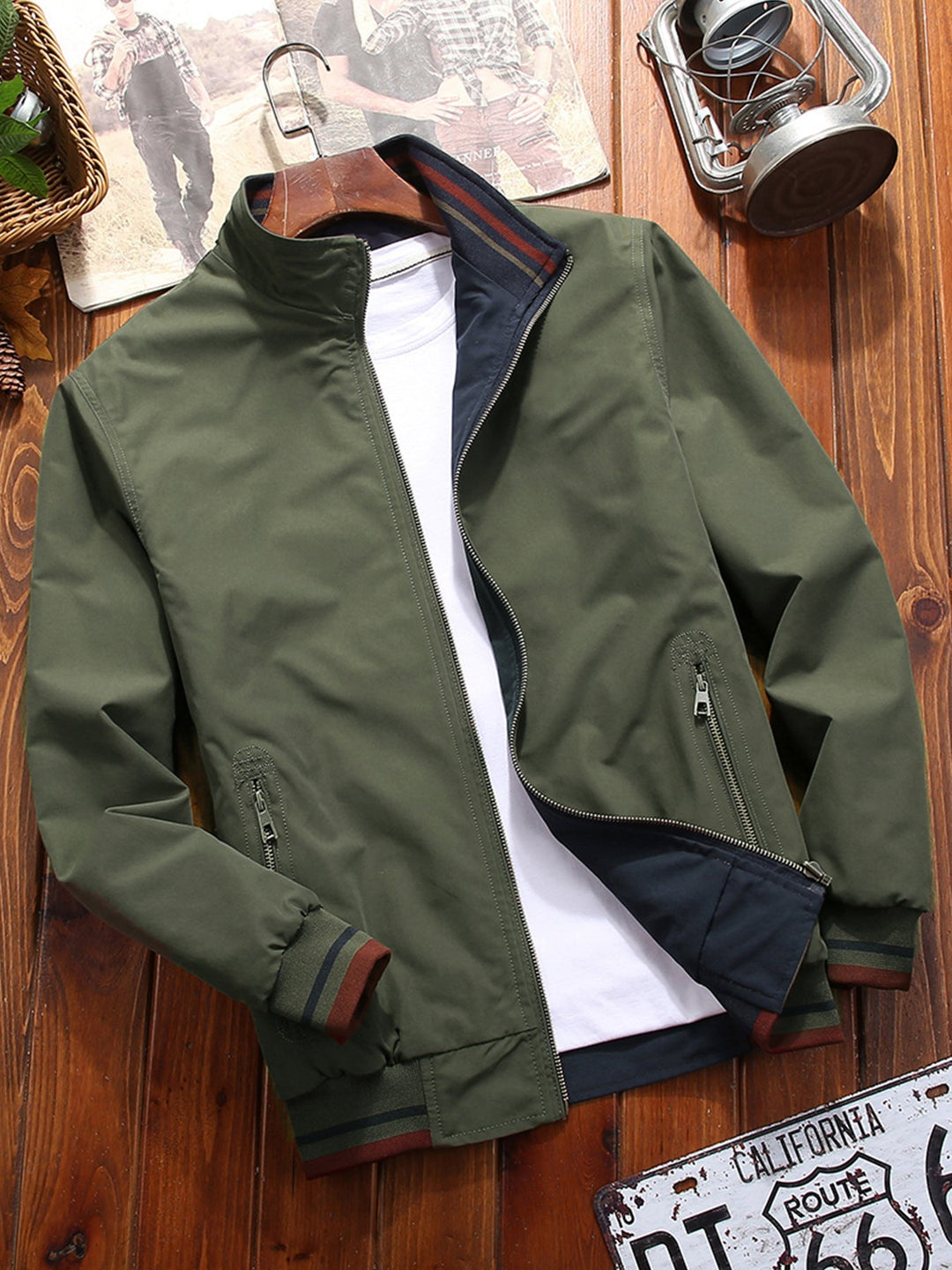 Giacca uomo invernale reversibile con colletto alto, stile sportivo-casual, tasche pratiche.