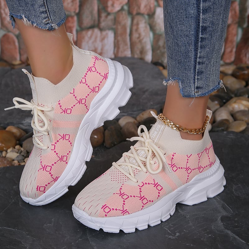 Sneakers donna leggere con lacci, per camminate comode. Stile casual marrone chiaro e rosa, uso quotidiano.