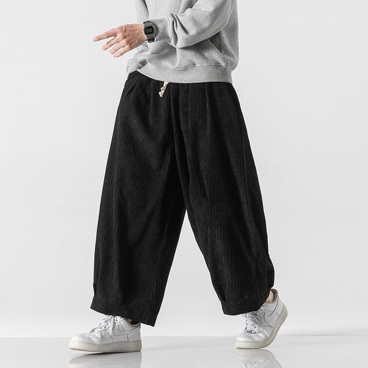Pantaloni invernali uomo pieghettati, vestibilità comoda, ideali per la moda uomo e il comfort.