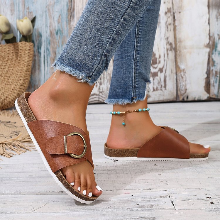 Comode pantofole donna basse slip-on eleganti con dettaglio metallico, scarpe estive ideali.