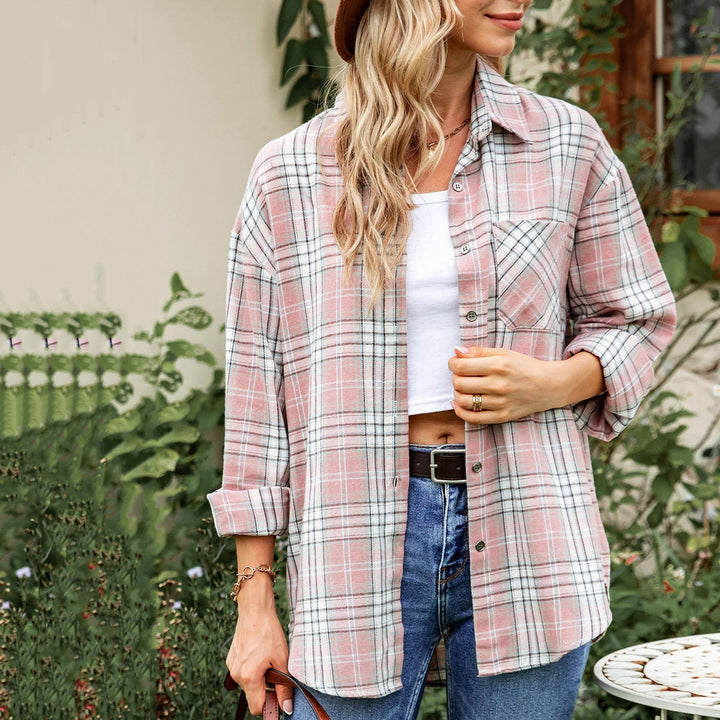 Overshirt lunga a quadri per donna, manica lunga. Camicia casual versatile, ideale per un look di moda femminile.
