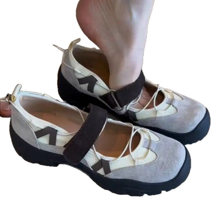 Mary Jane donna comode con suola platform robusta e chiusura a strappo, perfette per un look casual.
