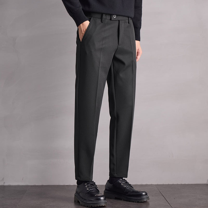 Pantaloni uomo eleganti dritti, perfetti per un guardaroba versatile. Stile moderno e comfort per l'uomo contemporaneo.