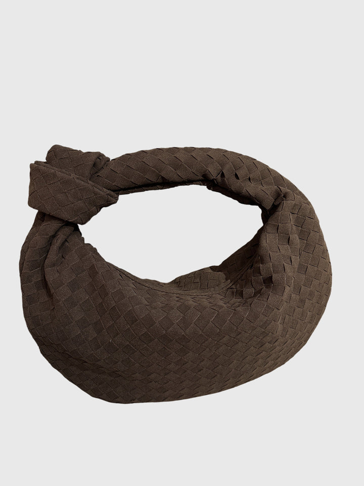 Borsa a spalla media in suede intrecciato, finitura elegante e dettaglio nodo.