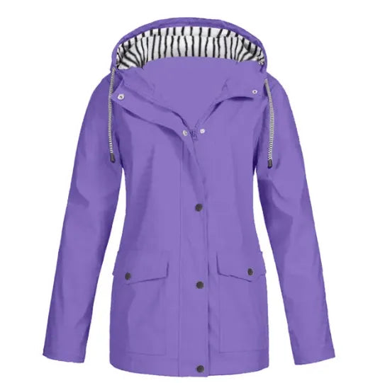 Giacca casual donna impermeabile con cappuccio, facile da abbinare per un look chic e protetto.