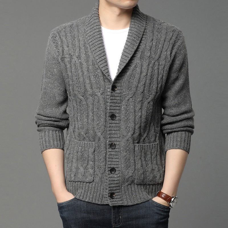 Cardigan uomo casual con bottoni e fantasia jacquard. Caldo e di moda per l'inverno maschile.