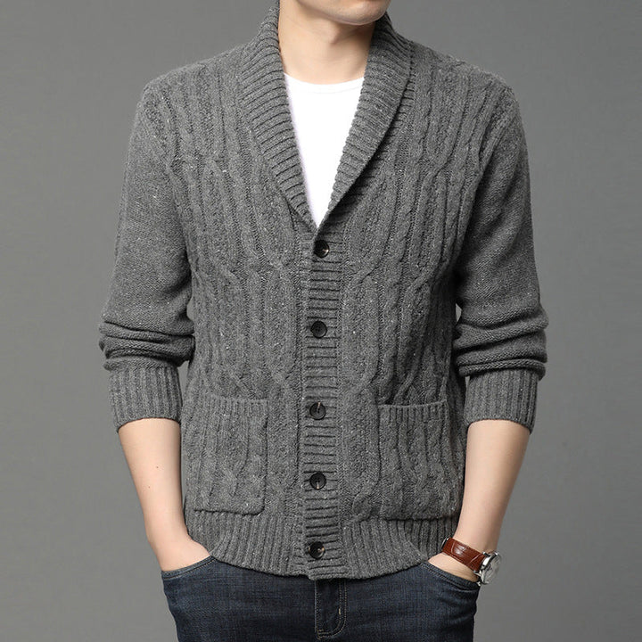 Cardigan uomo casual con bottoni e fantasia jacquard. Caldo e di moda per l'inverno maschile.