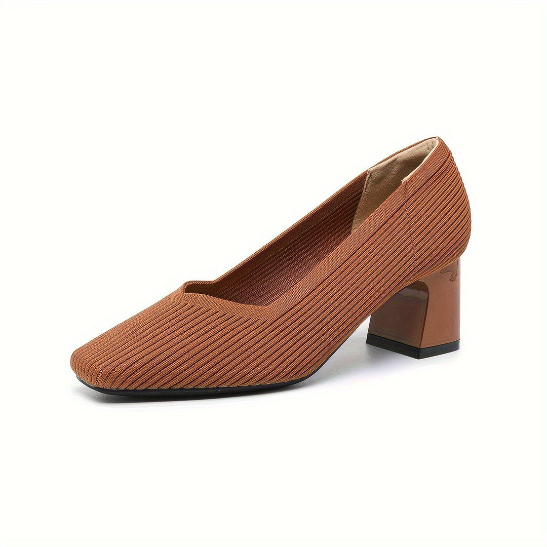 Décolleté donna primavera/estate/autunno, tacco largo per stabilità e soletta imbottita per comfort.