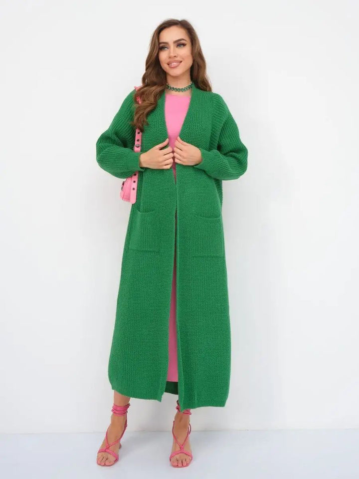 Cardigan invernale donna lungo, caldo e confortevole, con apertura frontale e tasche.