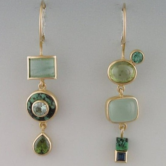 Orecchini donna vintage eleganti con splendida pietra verde incastonata, perfetti come gioiello da sera.