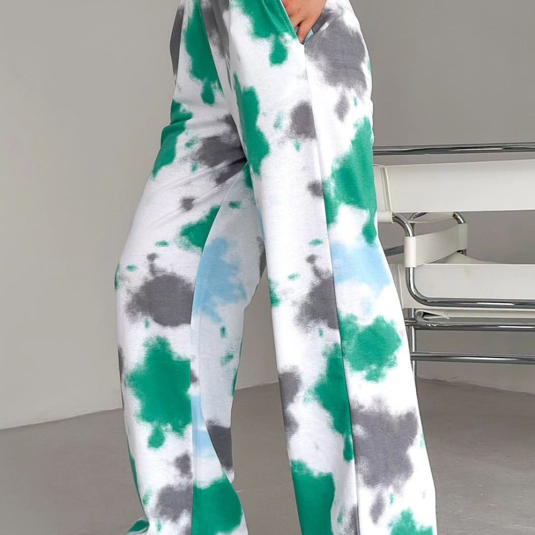 Pantaloni donna verdi a gamba dritta, ampi e con vita elastica. Un must-have della moda donna attuale.